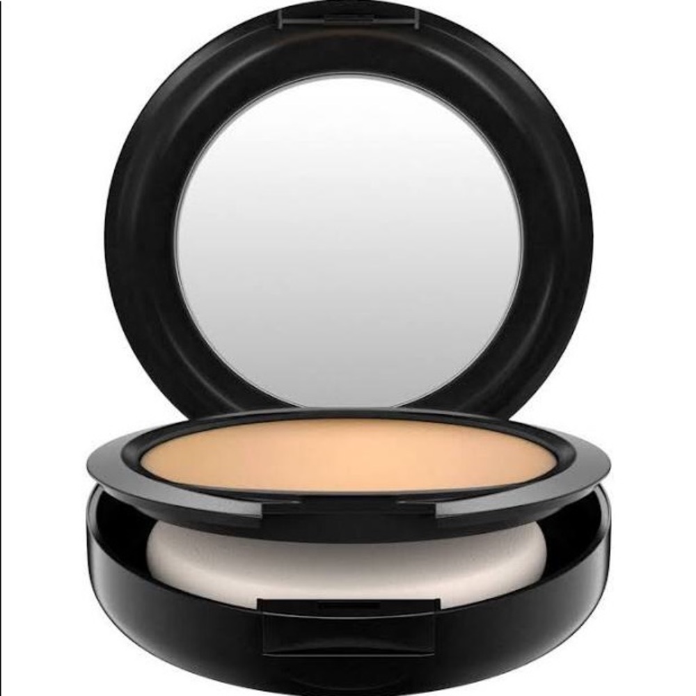 MAC Studio Fix Powder Plus Foundation NC30